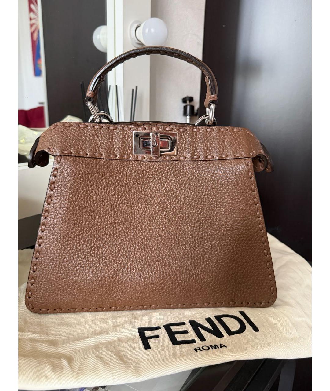 FENDI Коричневая кожаная сумка с короткими ручками, фото 8