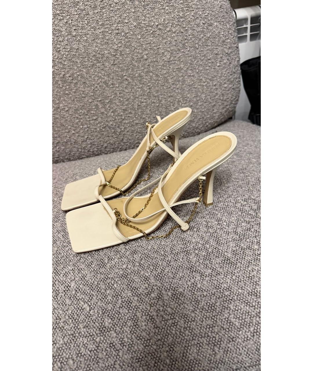 BOTTEGA VENETA Бежевые кожаные босоножки, фото 2