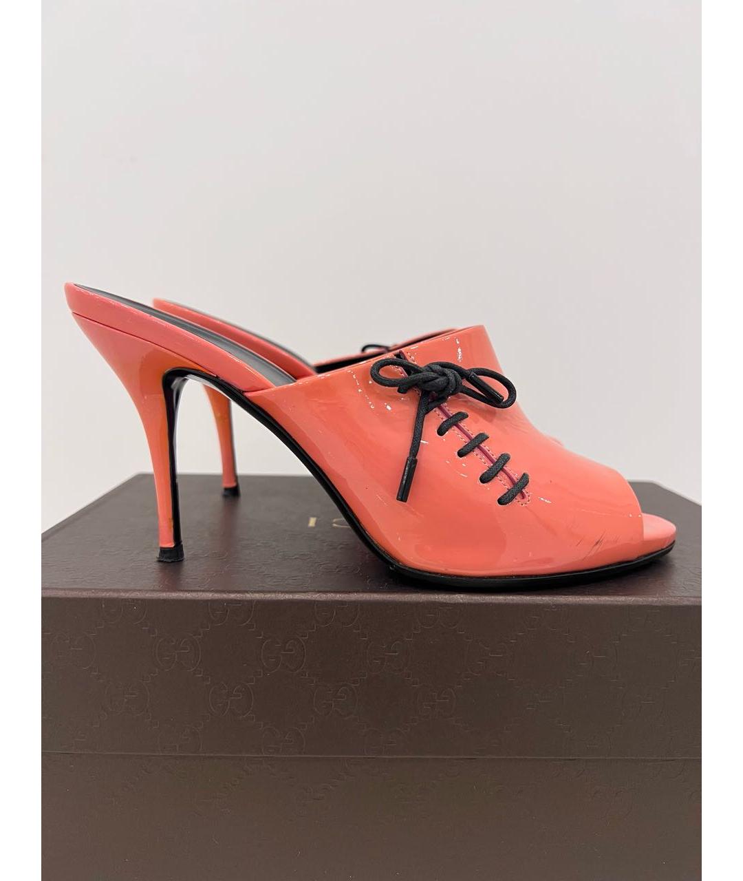 GUCCI Коралловые босоножки из лакированной кожи, фото 2