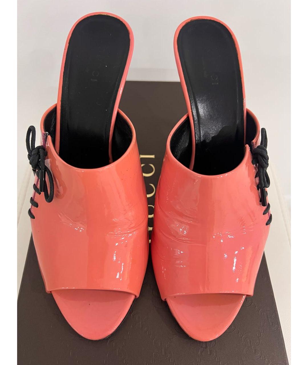 GUCCI Коралловые босоножки из лакированной кожи, фото 3