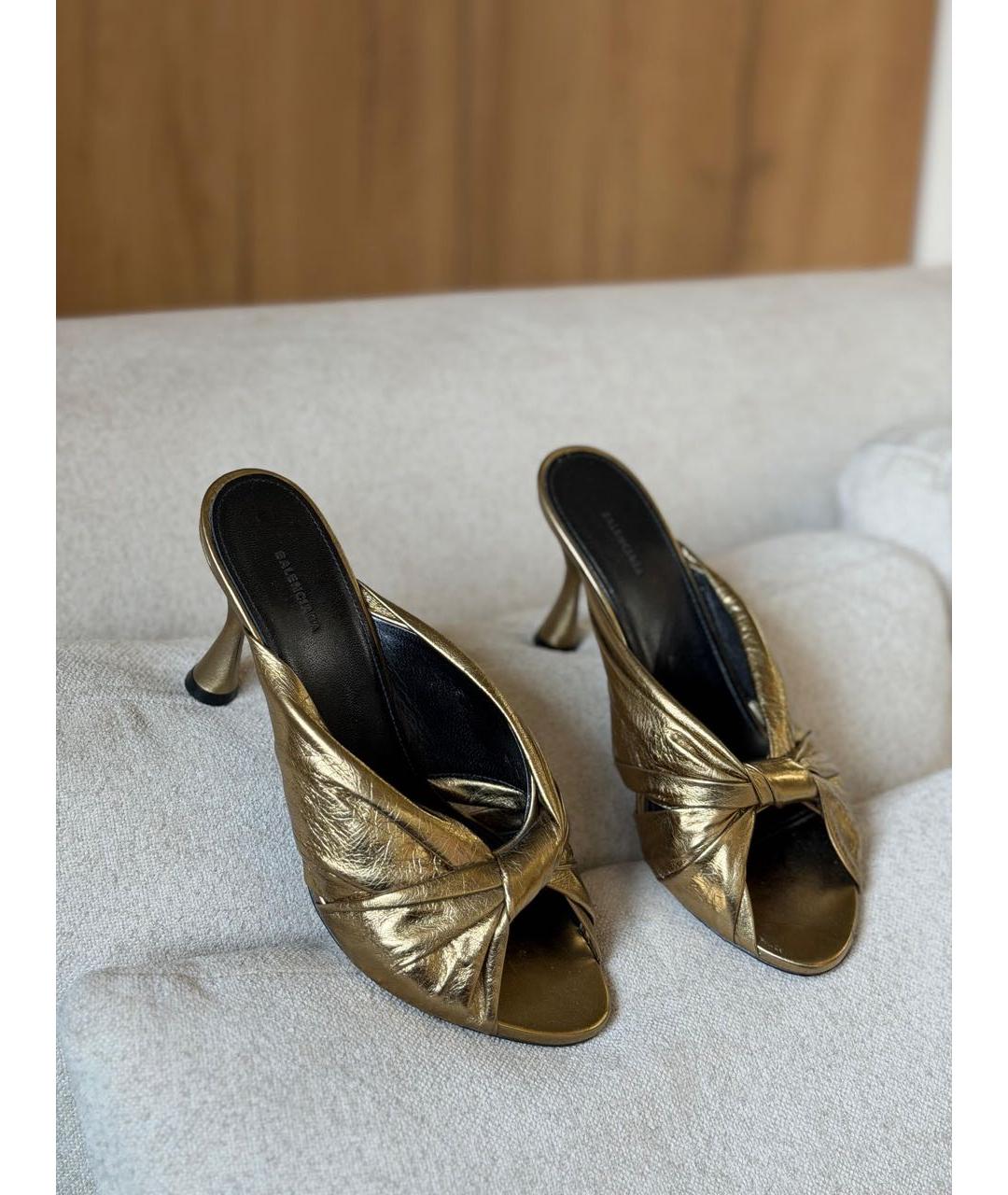 BALENCIAGA Золотые мюли, фото 2