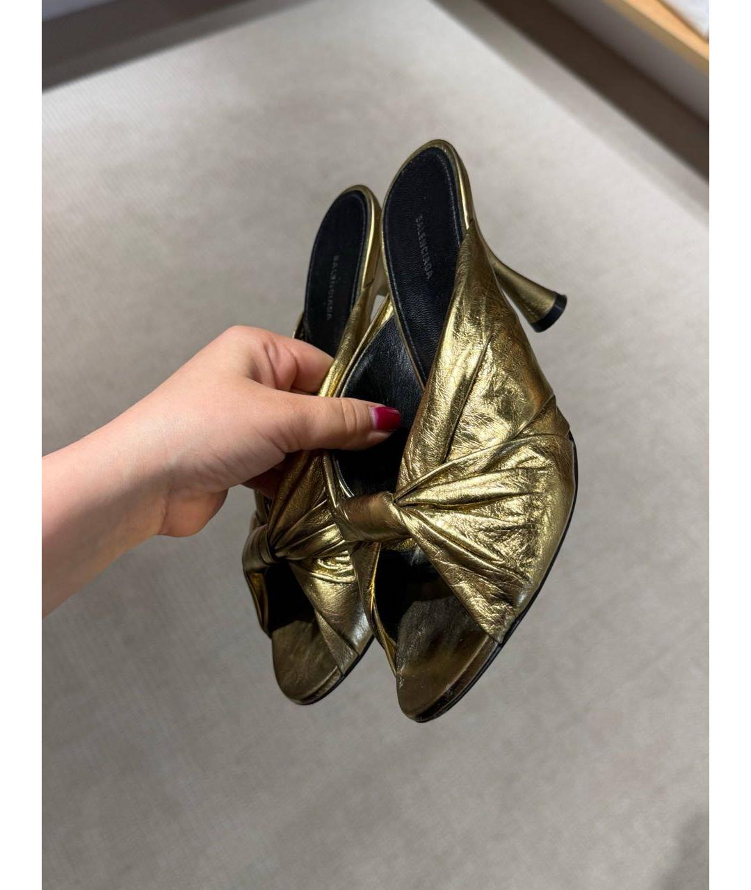BALENCIAGA Золотые мюли, фото 3