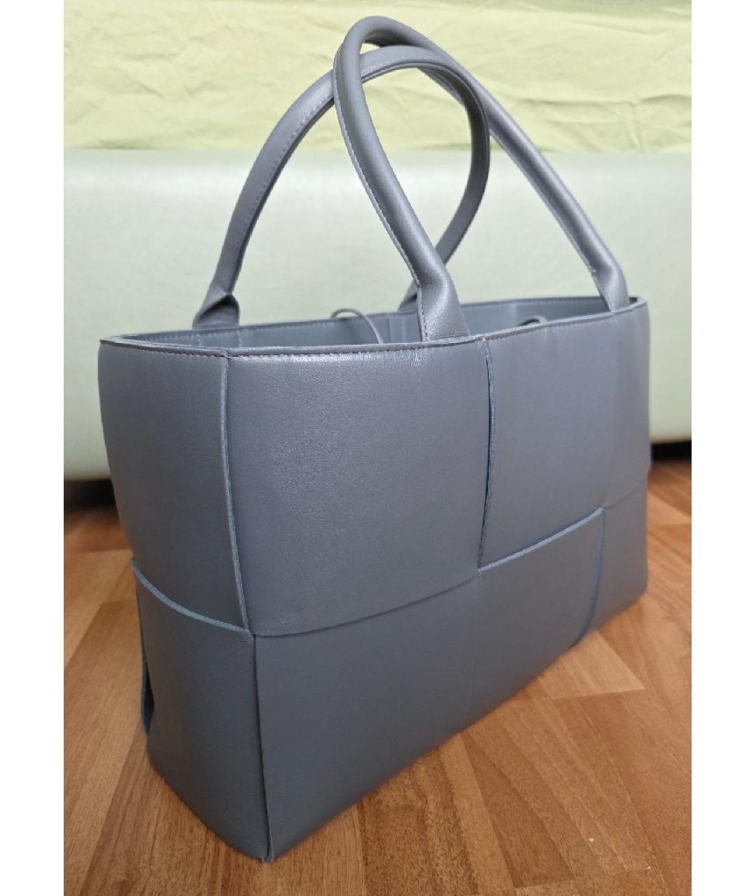 BOTTEGA VENETA Серая кожаная сумка тоут, фото 2