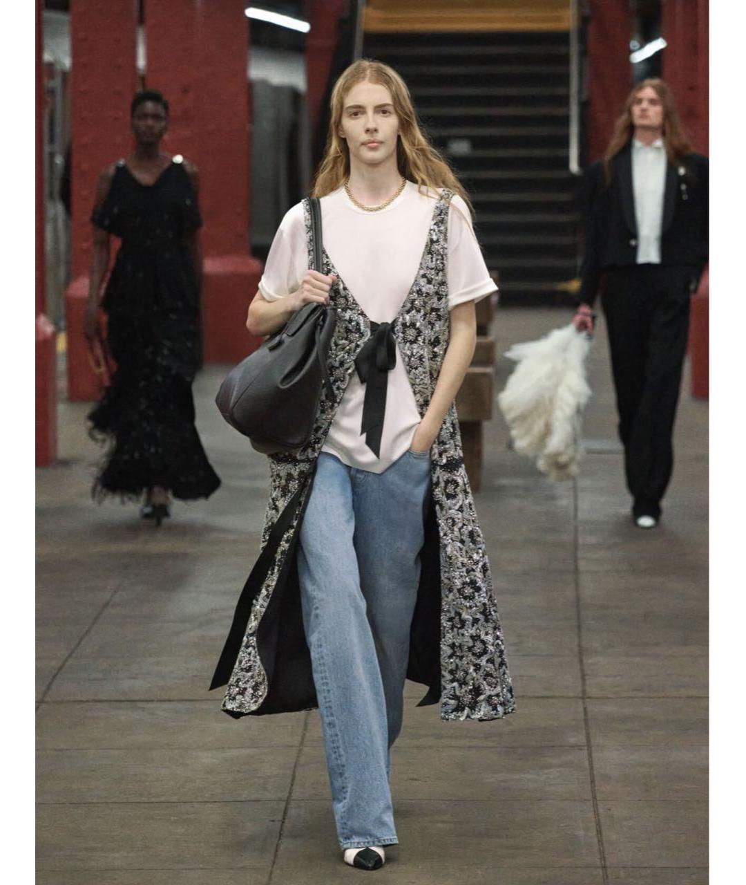 CHANEL Белая шелковая футболка, фото 3
