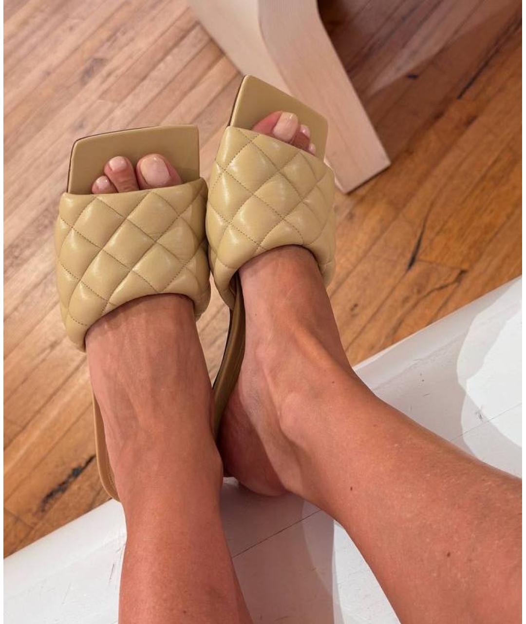 BOTTEGA VENETA Бежевые кожаные мюли, фото 5