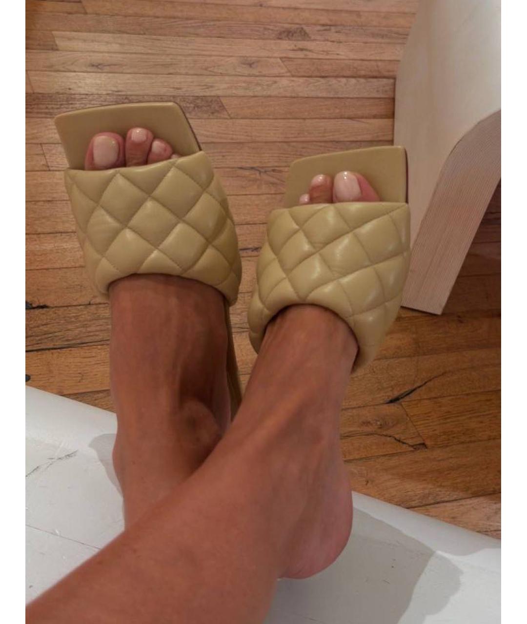 BOTTEGA VENETA Бежевые кожаные мюли, фото 4