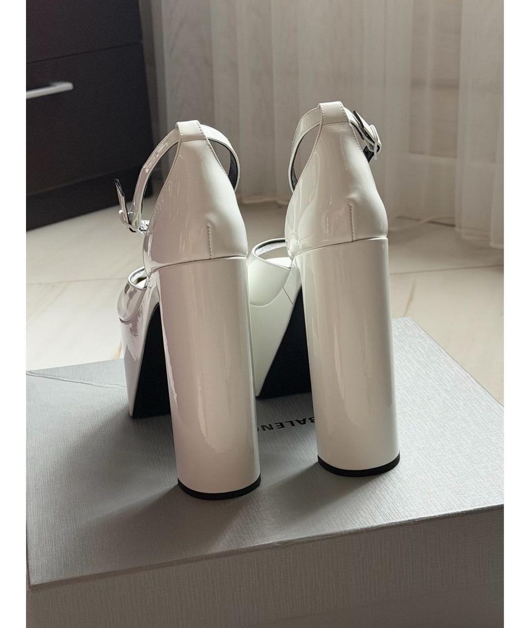 BALENCIAGA Белые босоножки из лакированной кожи, фото 3