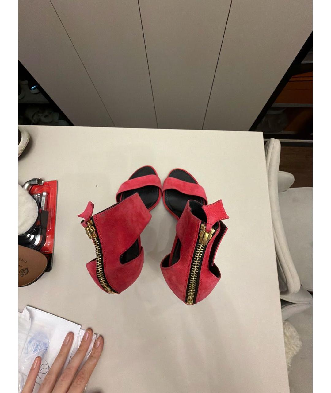 LOUIS VUITTON Розовые замшевые босоножки, фото 4