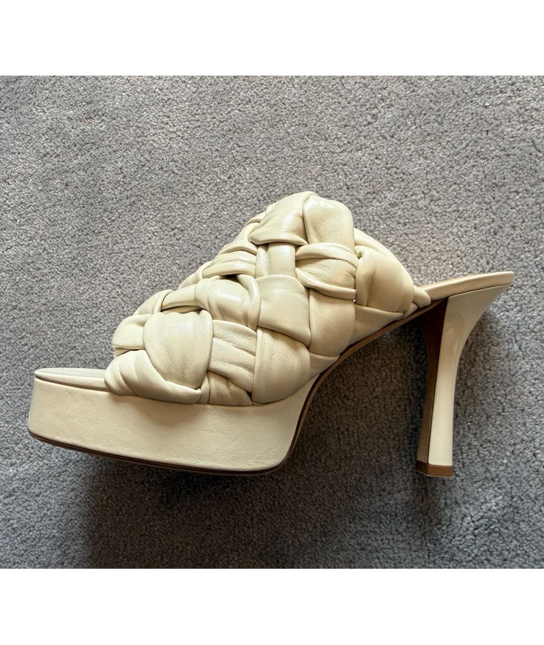 BOTTEGA VENETA Бежевые кожаные мюли, фото 9