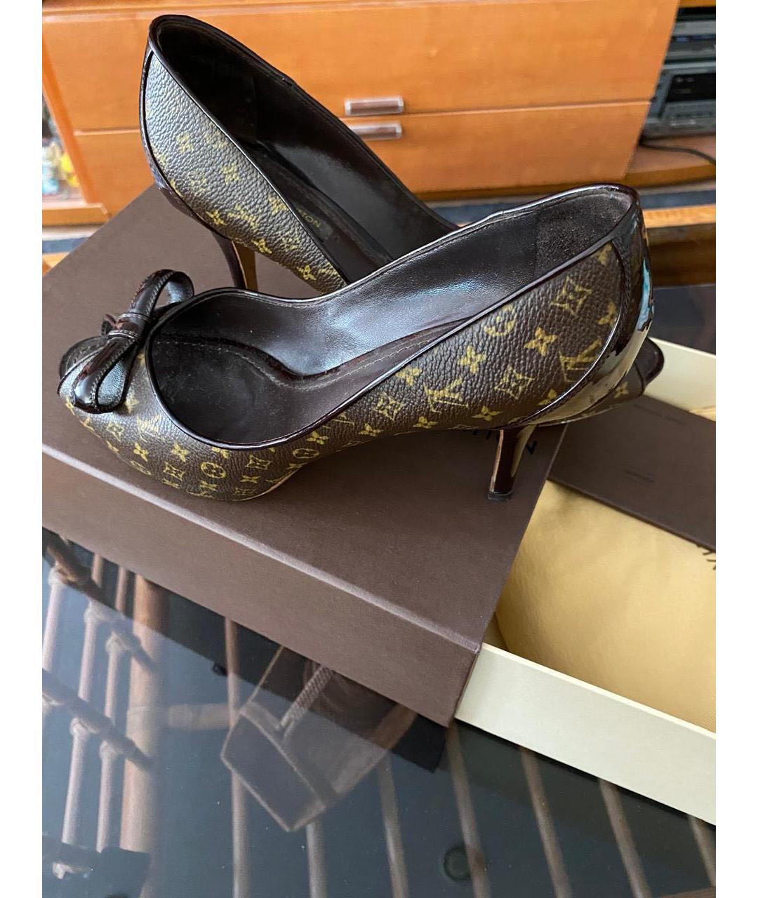 LOUIS VUITTON Коричневые кожаные лодочки на низком каблуке, фото 4