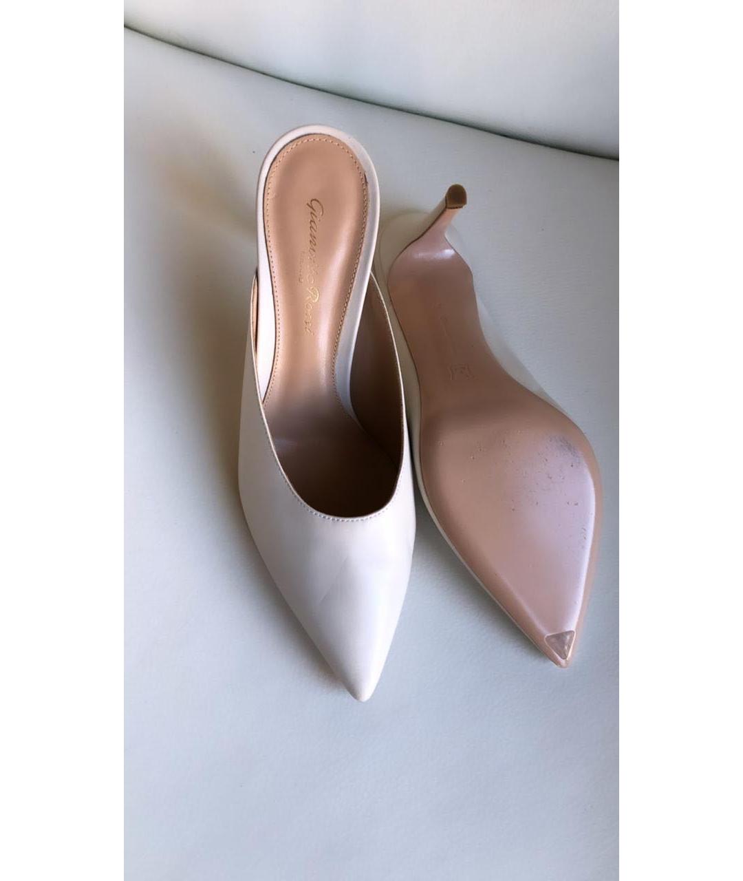 GIANVITO ROSSI Бежевые кожаные мюли, фото 2