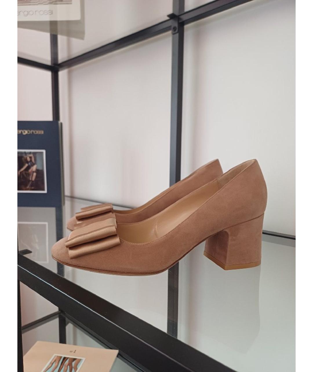 GIANVITO ROSSI Бежевые замшевые туфли, фото 2