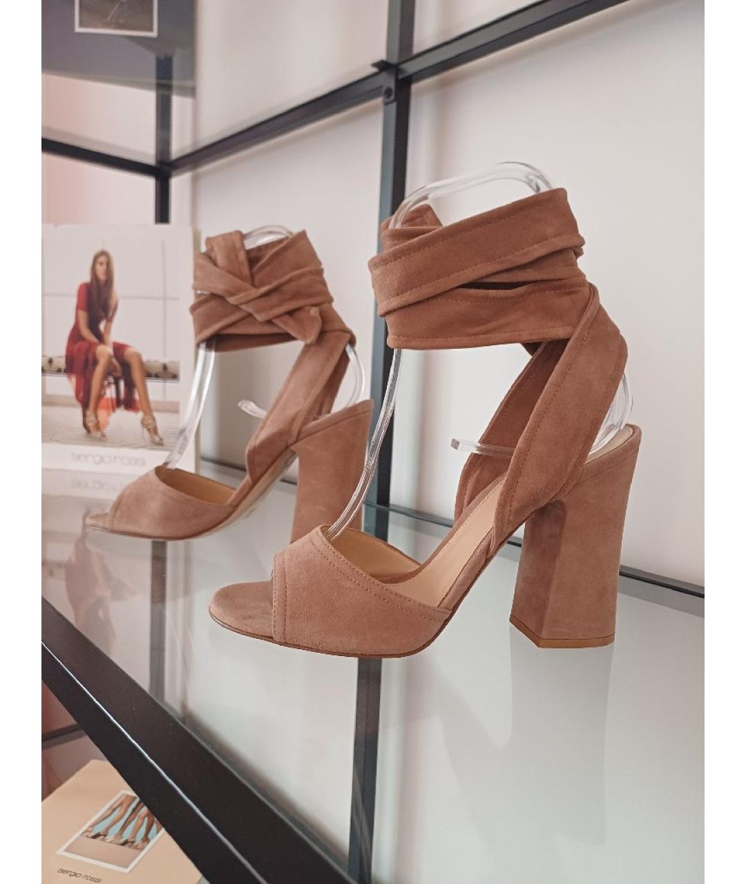 GIANVITO ROSSI Коричневые замшевые босоножки, фото 3