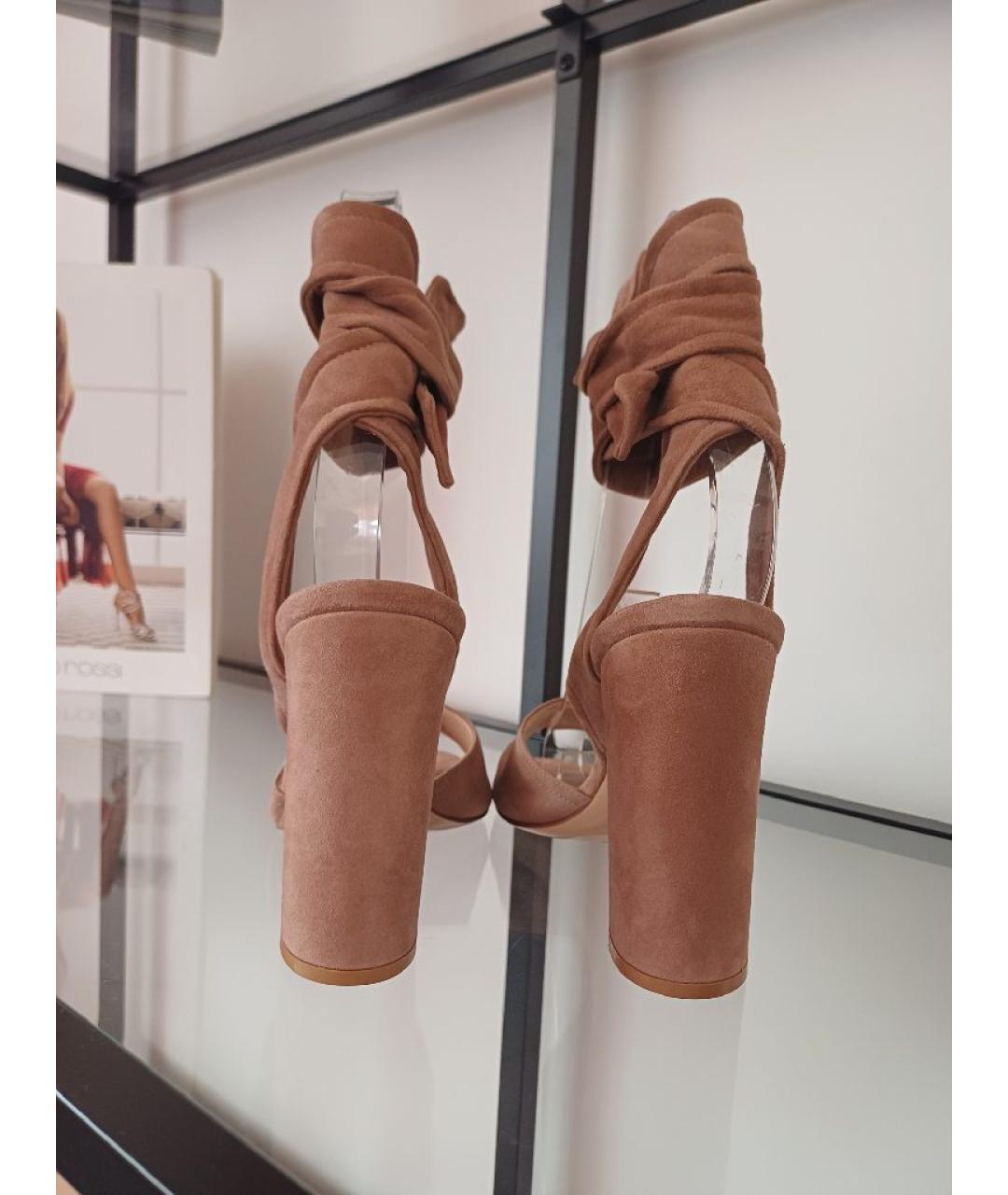 GIANVITO ROSSI Коричневые замшевые босоножки, фото 8
