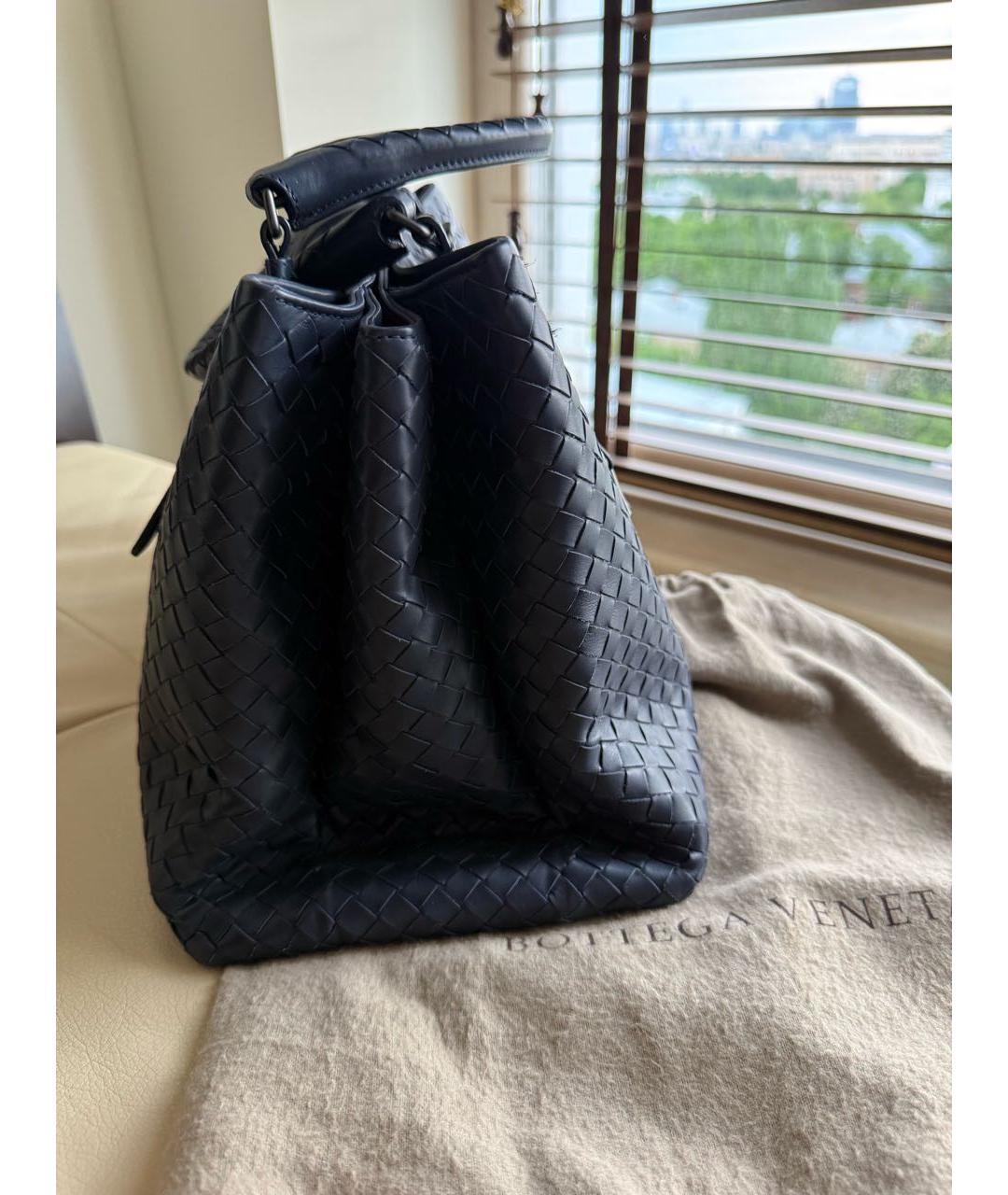 BOTTEGA VENETA Темно-синяя кожаная сумка с короткими ручками, фото 3