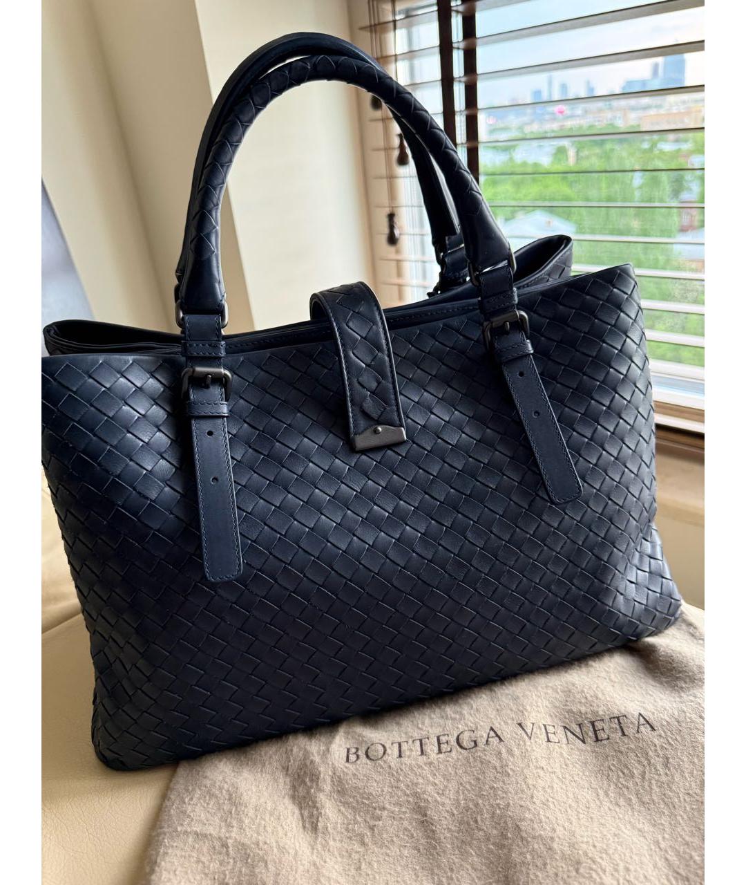 BOTTEGA VENETA Темно-синяя кожаная сумка с короткими ручками, фото 2