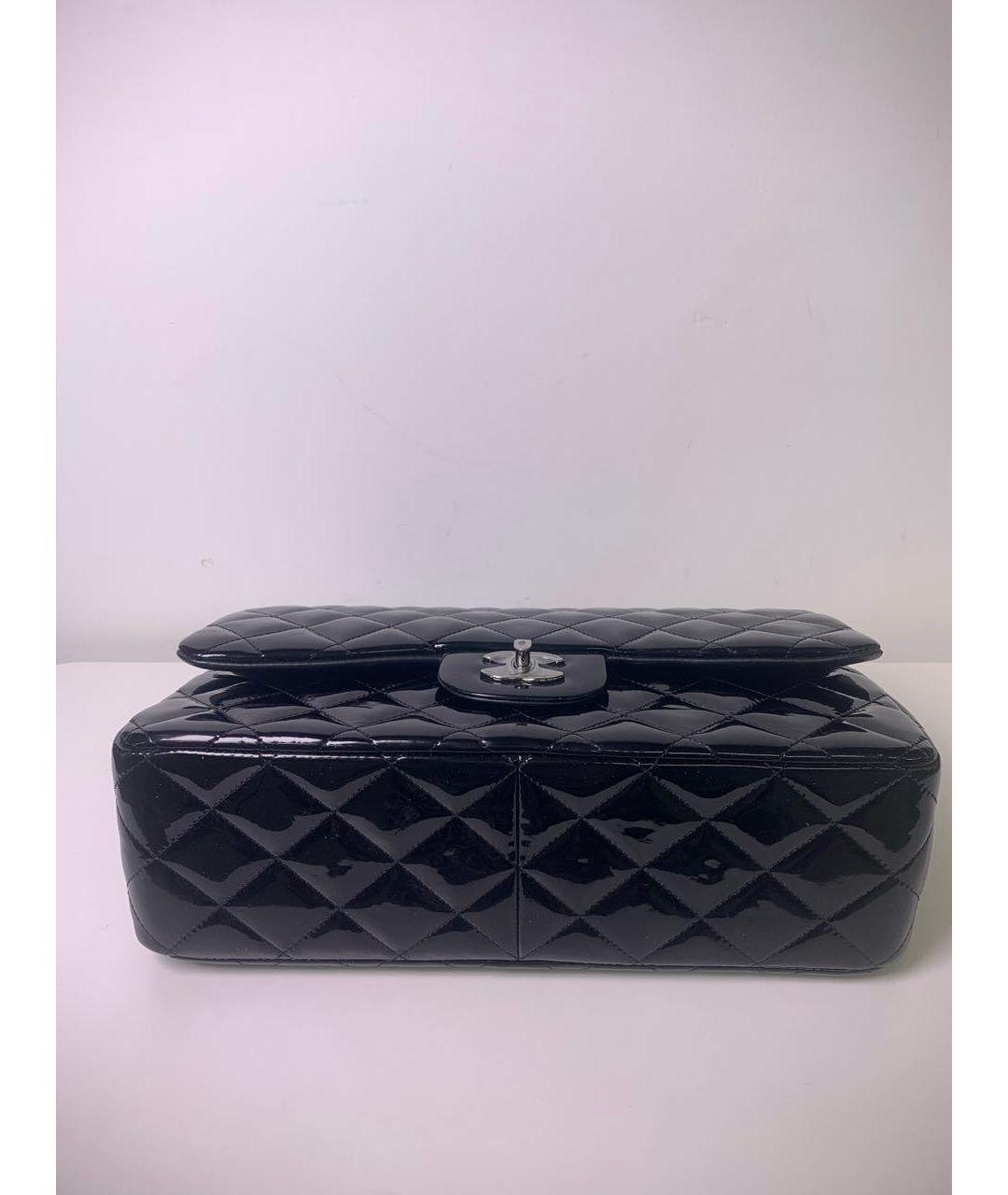 CHANEL Черная сумка через плечо из лакированной кожи, фото 3