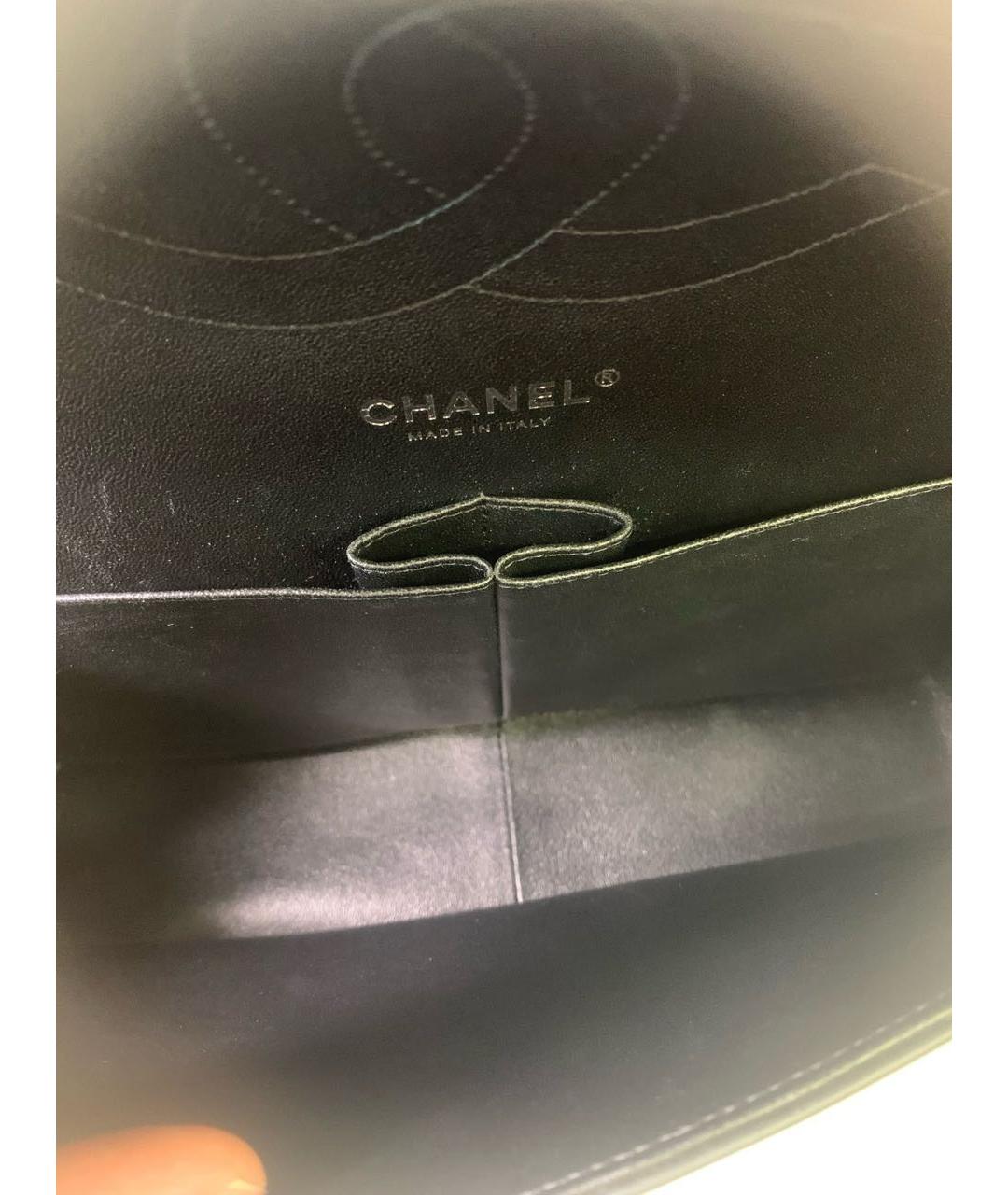 CHANEL Черная сумка через плечо из лакированной кожи, фото 5