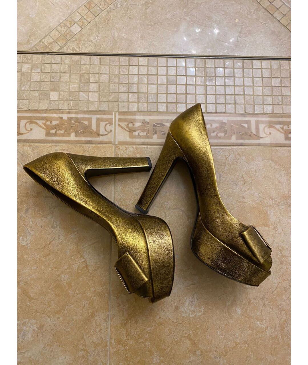 LOUIS VUITTON PRE-OWNED Золотые кожаные туфли, фото 2