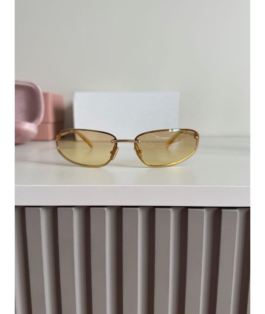 MIU MIU Желтые пластиковые солнцезащитные очки, фото 4