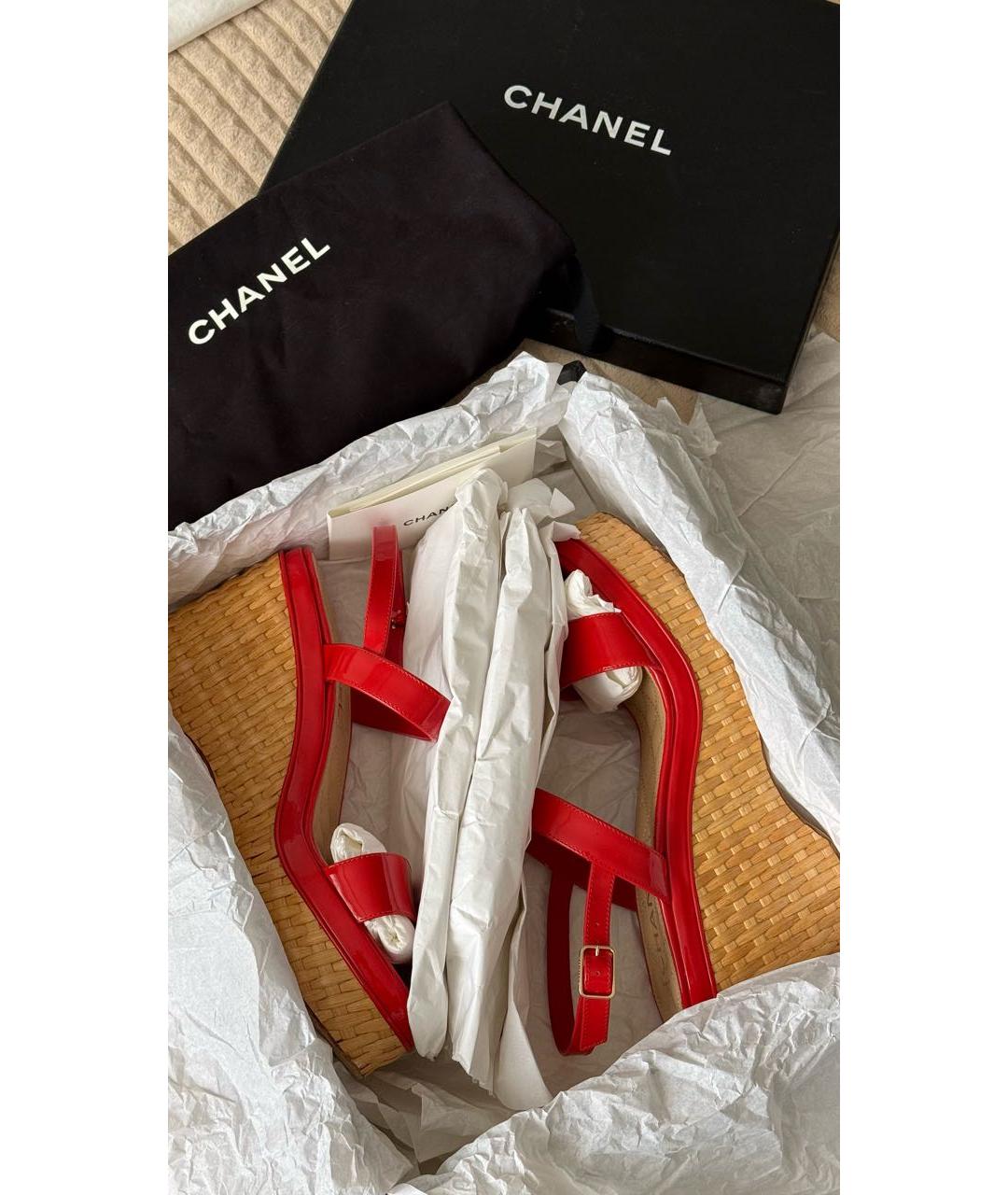 CHANEL Красные босоножки из лакированной кожи, фото 7
