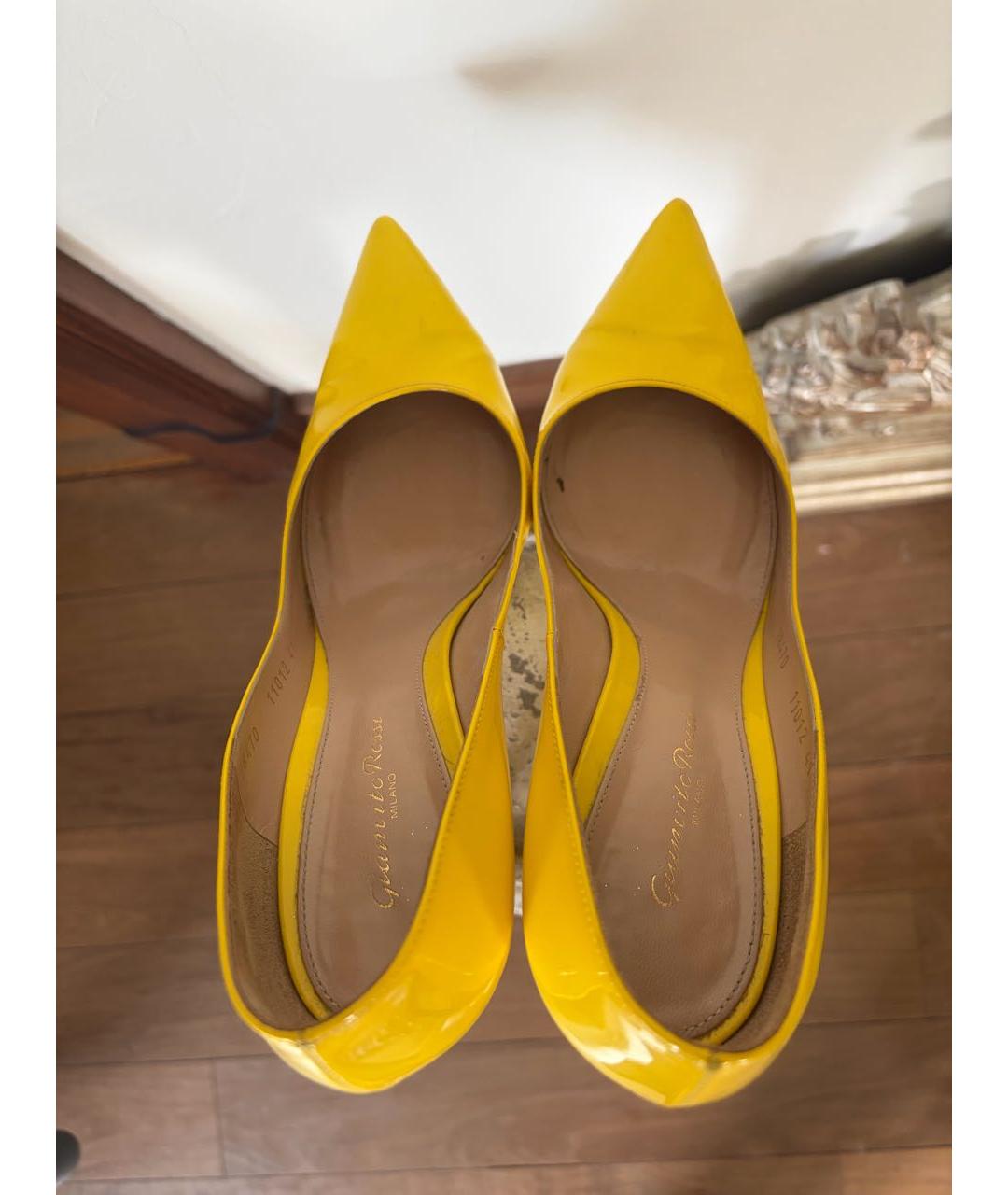 GIANVITO ROSSI Желтые туфли из лакированной кожи, фото 3