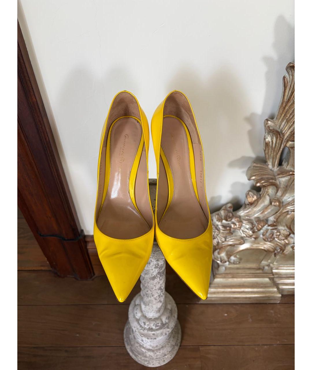 GIANVITO ROSSI Желтые туфли из лакированной кожи, фото 2