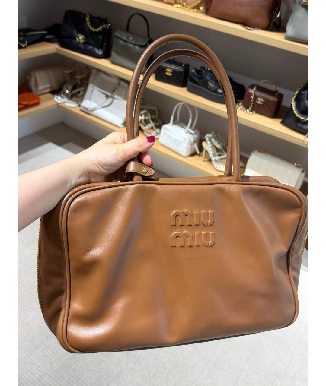 MIU MIU Коричневая кожаная сумка с короткими ручками, фото 2