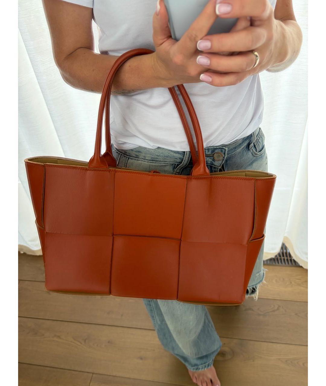 BOTTEGA VENETA Оранжевая кожаная сумка тоут, фото 2