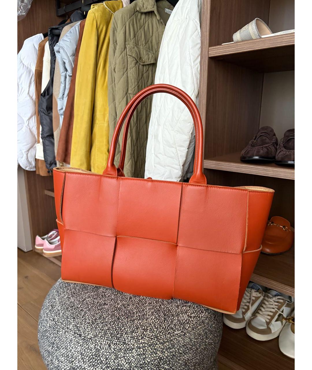BOTTEGA VENETA Оранжевая кожаная сумка тоут, фото 7