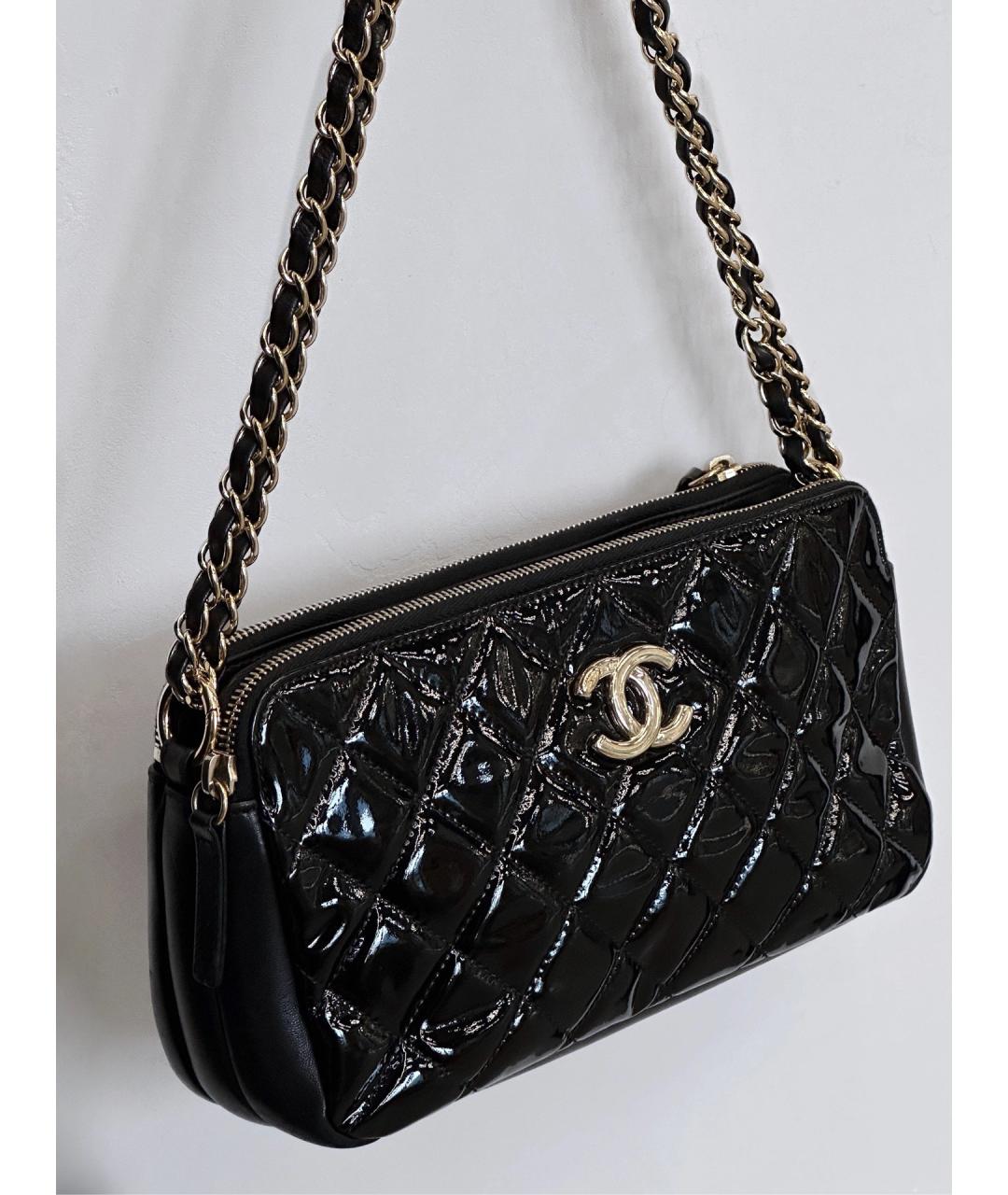 CHANEL Черная сумка через плечо из лакированной кожи, фото 3