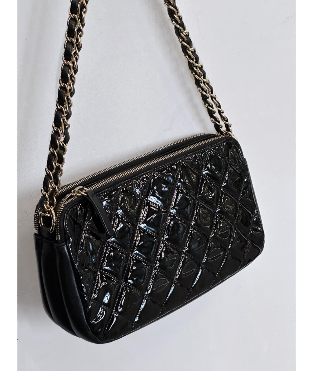 CHANEL Черная сумка через плечо из лакированной кожи, фото 2
