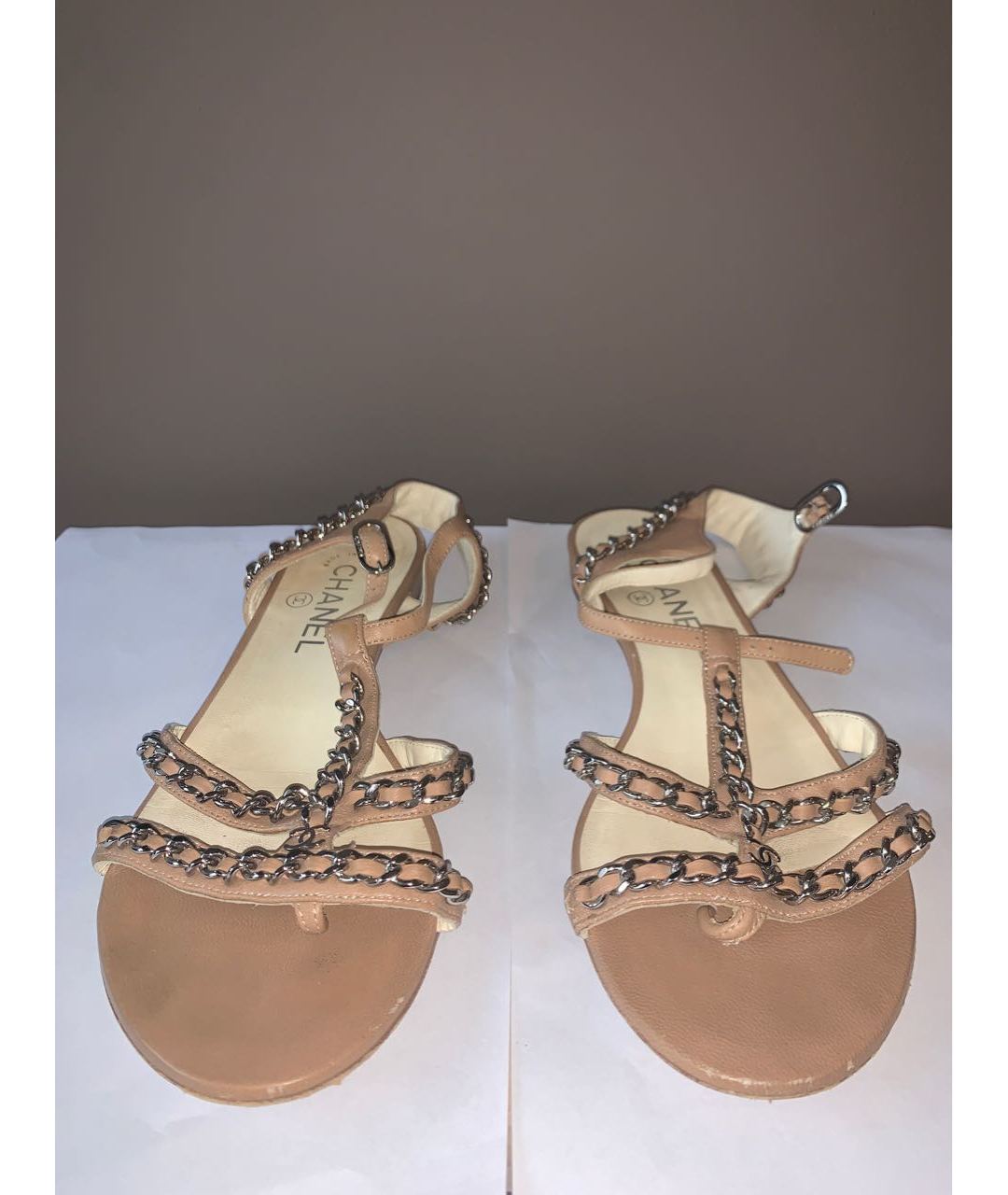 CHANEL PRE-OWNED Бежевые кожаные сандалии, фото 2