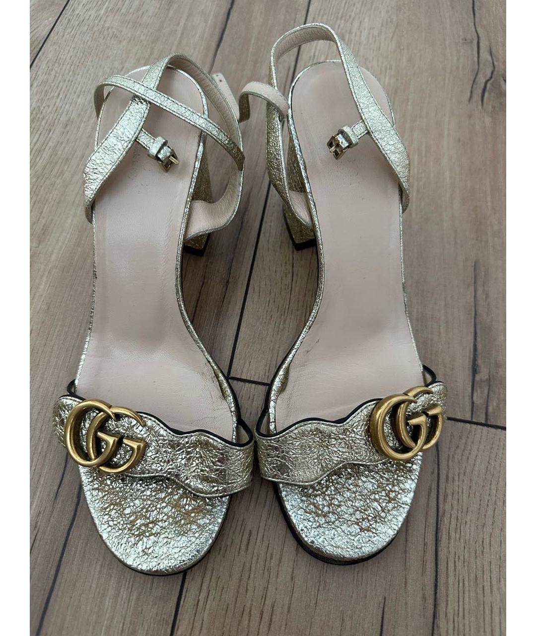 GUCCI Золотые кожаные босоножки, фото 2