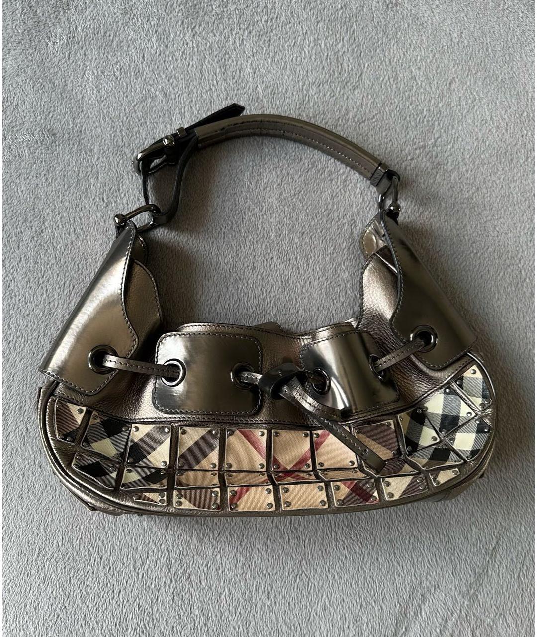 BURBERRY Серебряная сумка через плечо из лакированной кожи, фото 2