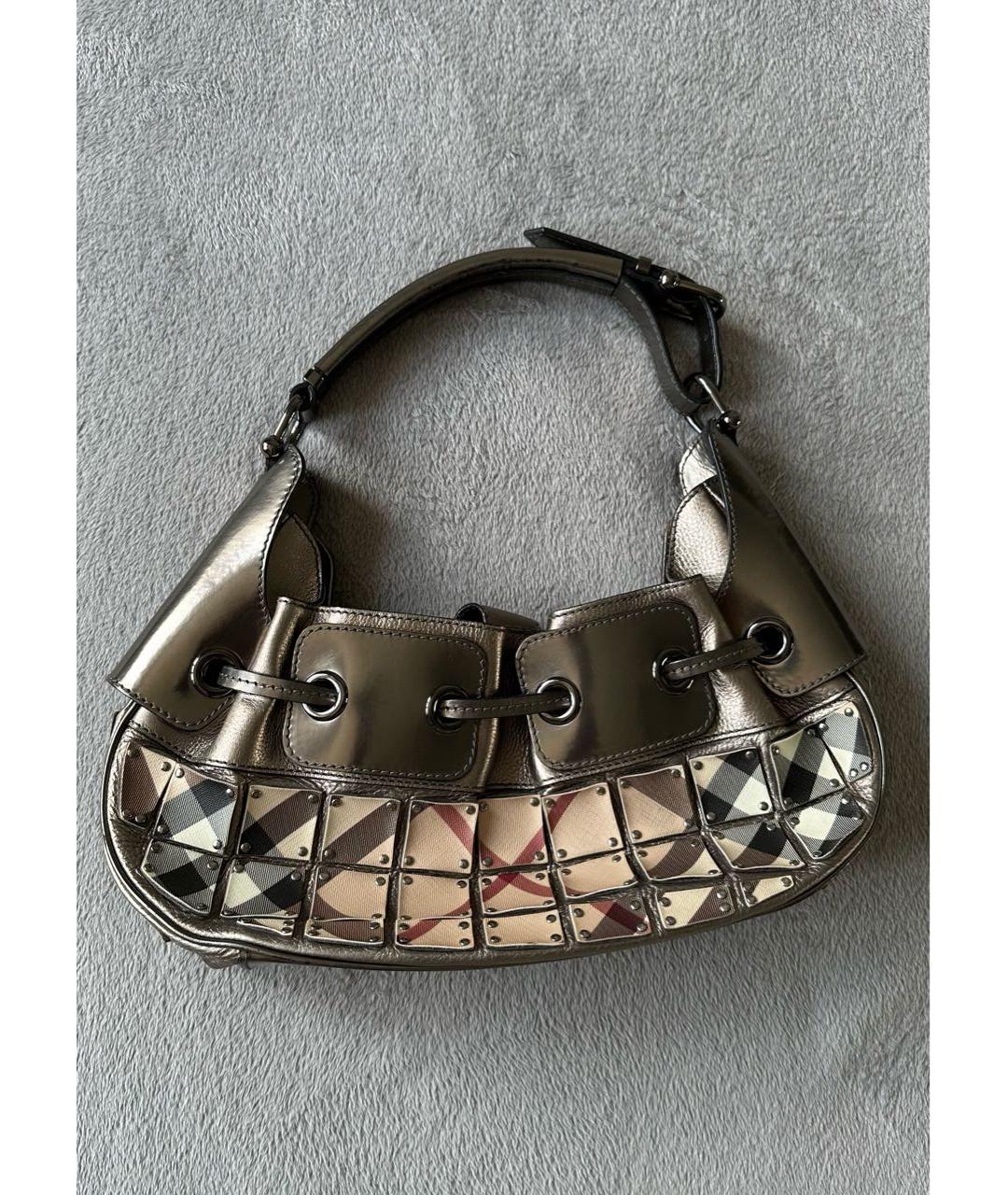BURBERRY Серебряная сумка через плечо из лакированной кожи, фото 3