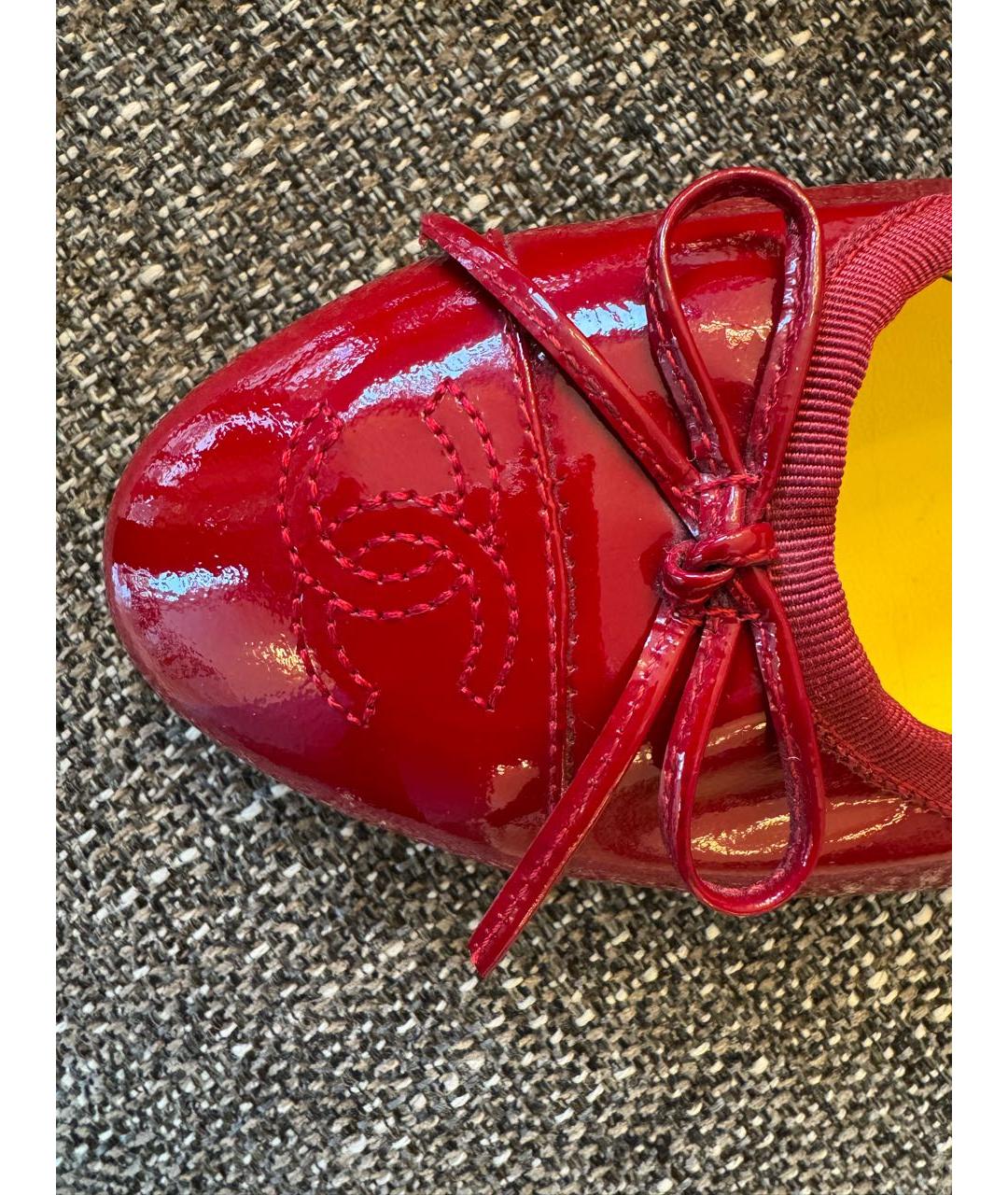 CHANEL Красные балетки из лакированной кожи, фото 4