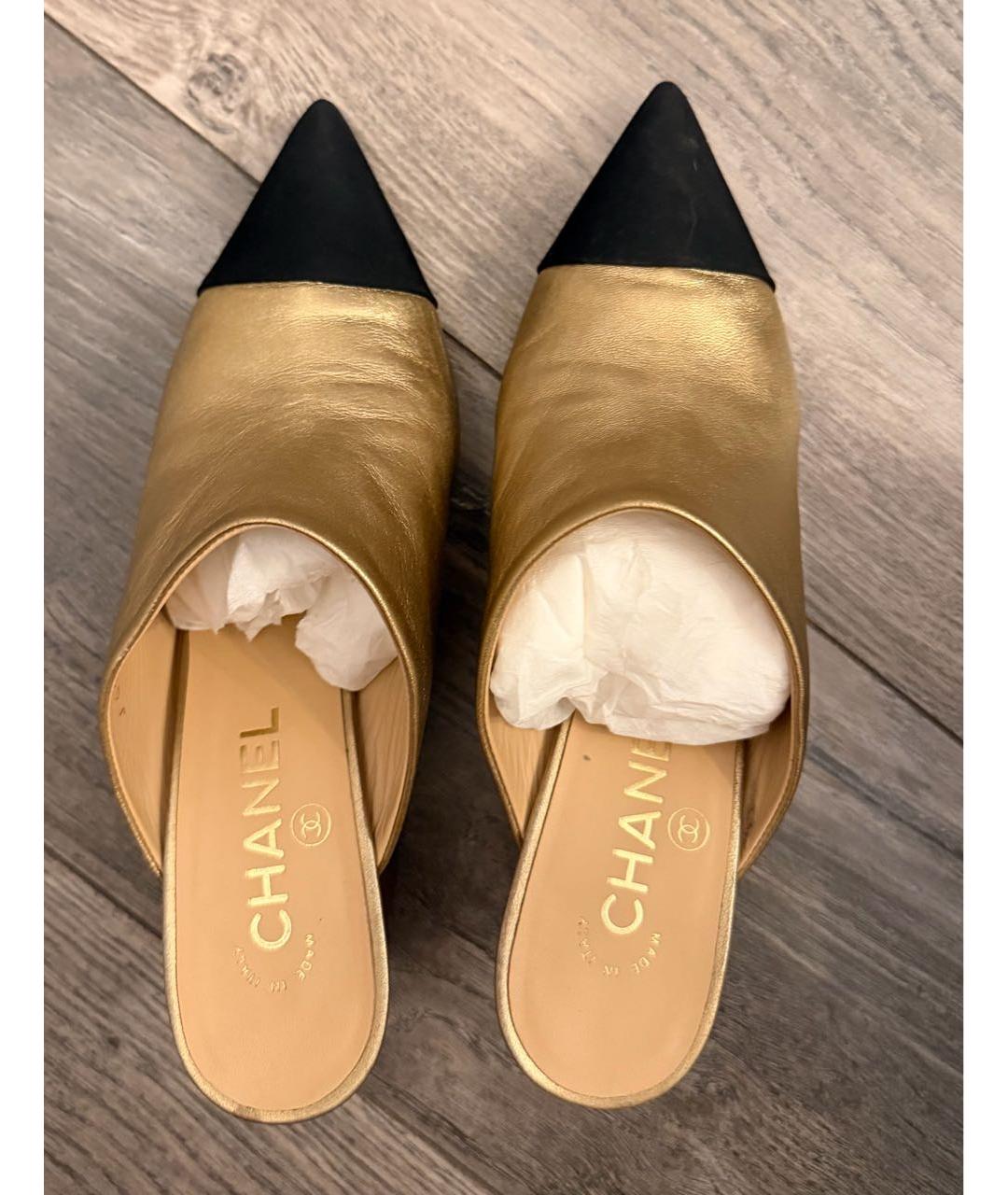 CHANEL Золотые кожаные мюли, фото 2