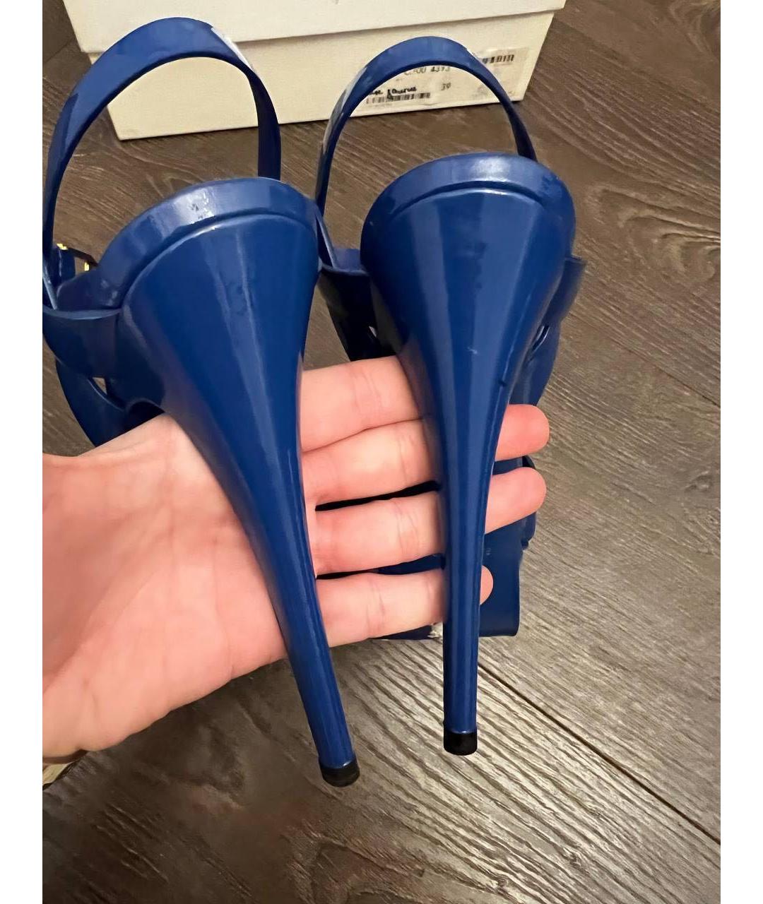 SAINT LAURENT Синие босоножки из лакированной кожи, фото 3