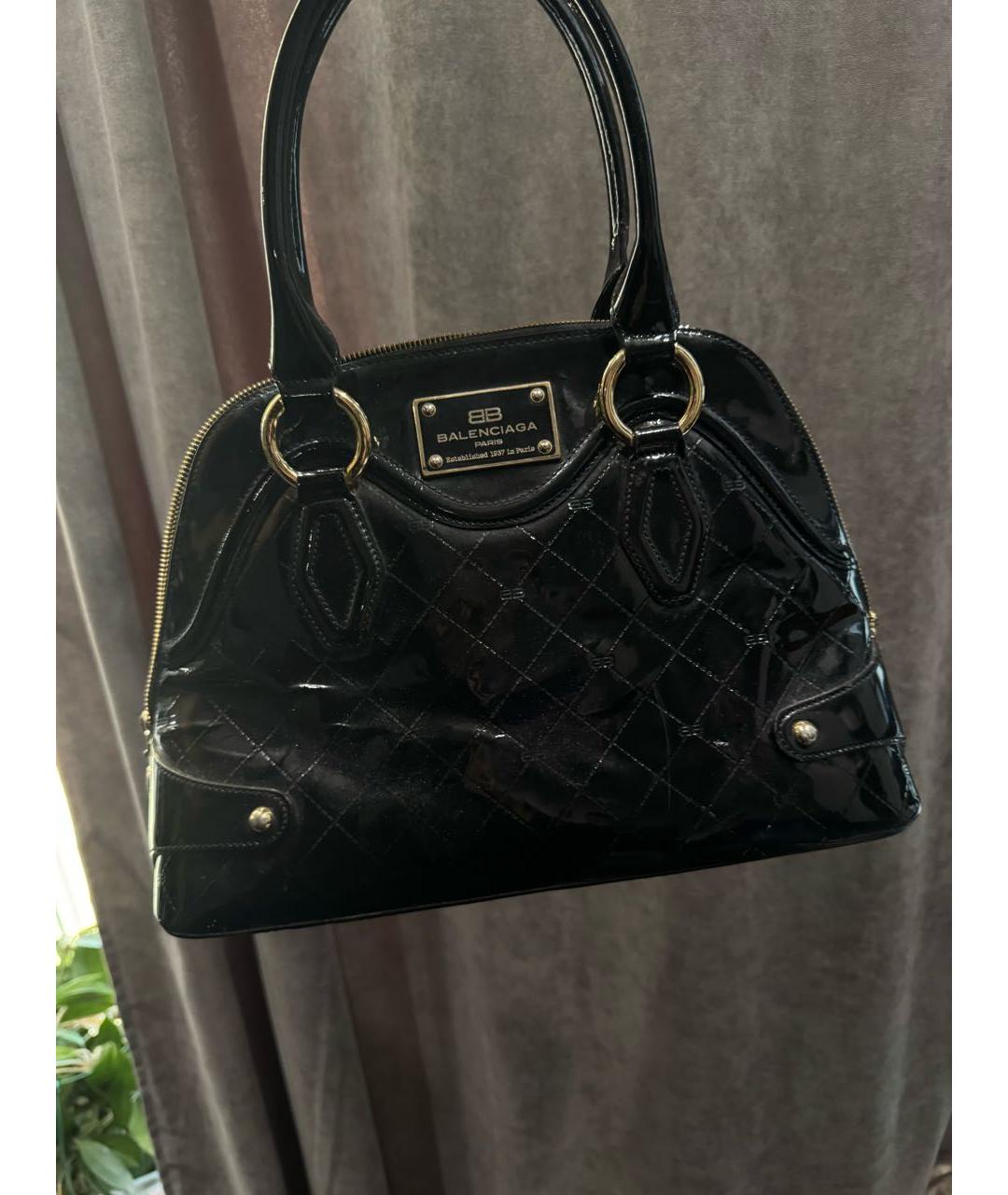 BALENCIAGA Черная сумка с короткими ручками из лакированной кожи, фото 4