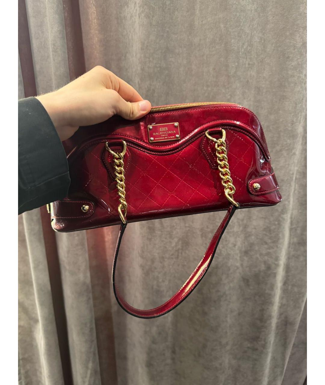 BALENCIAGA Красная сумка с короткими ручками из лакированной кожи, фото 4