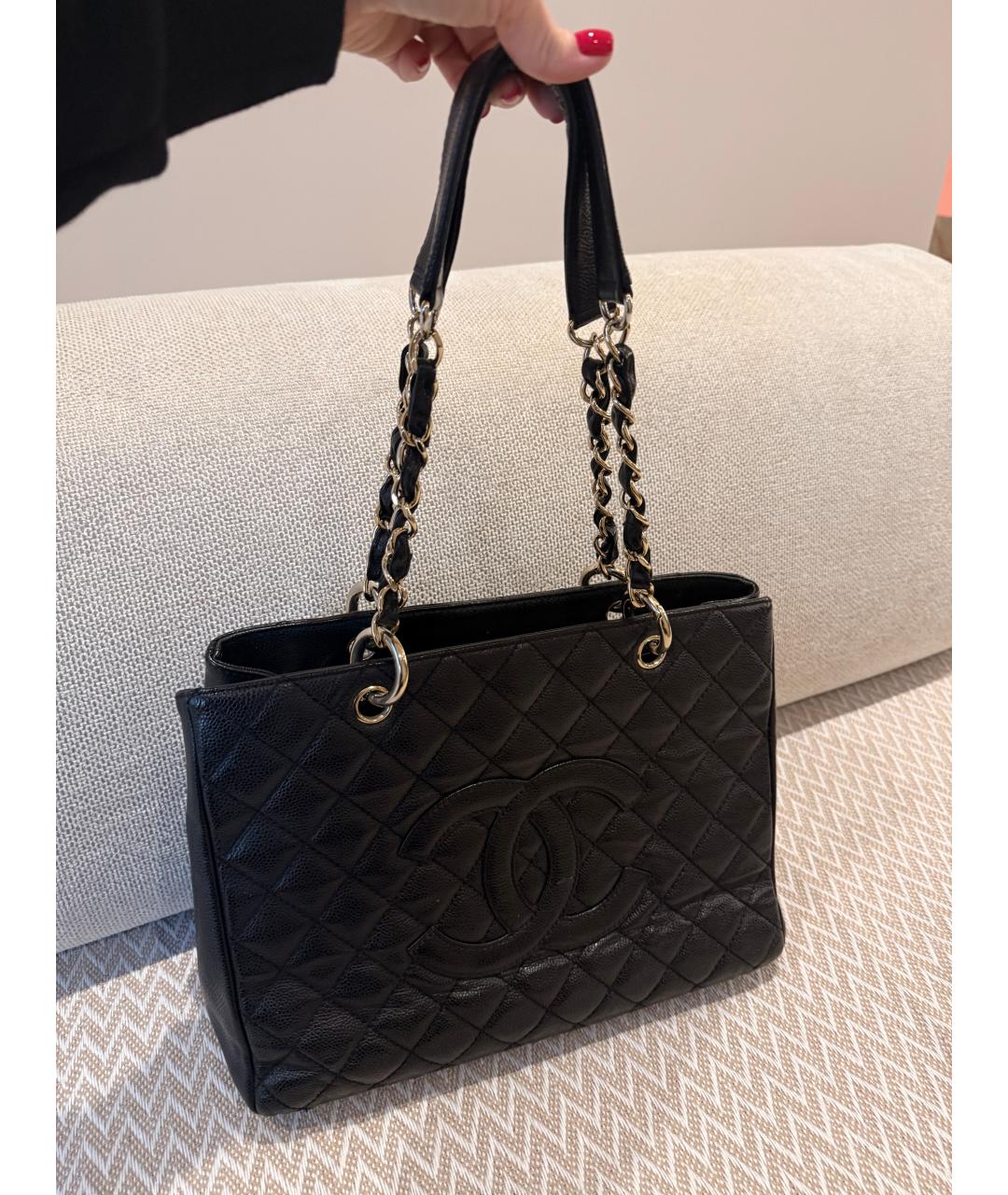 CHANEL Черная кожаная сумка тоут, фото 2