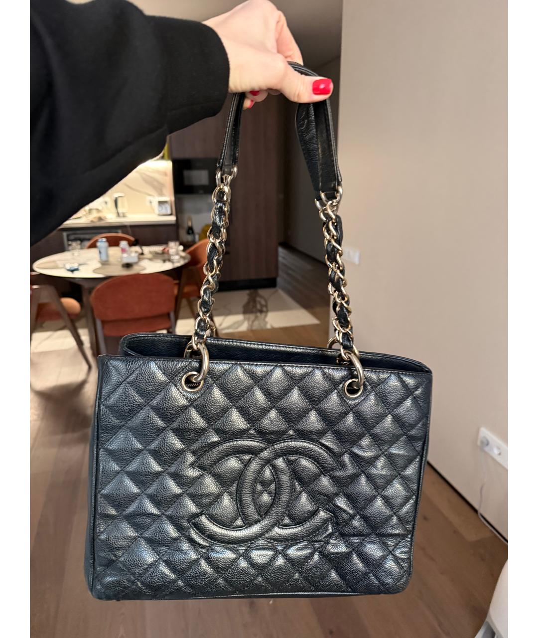 CHANEL Черная кожаная сумка тоут, фото 6