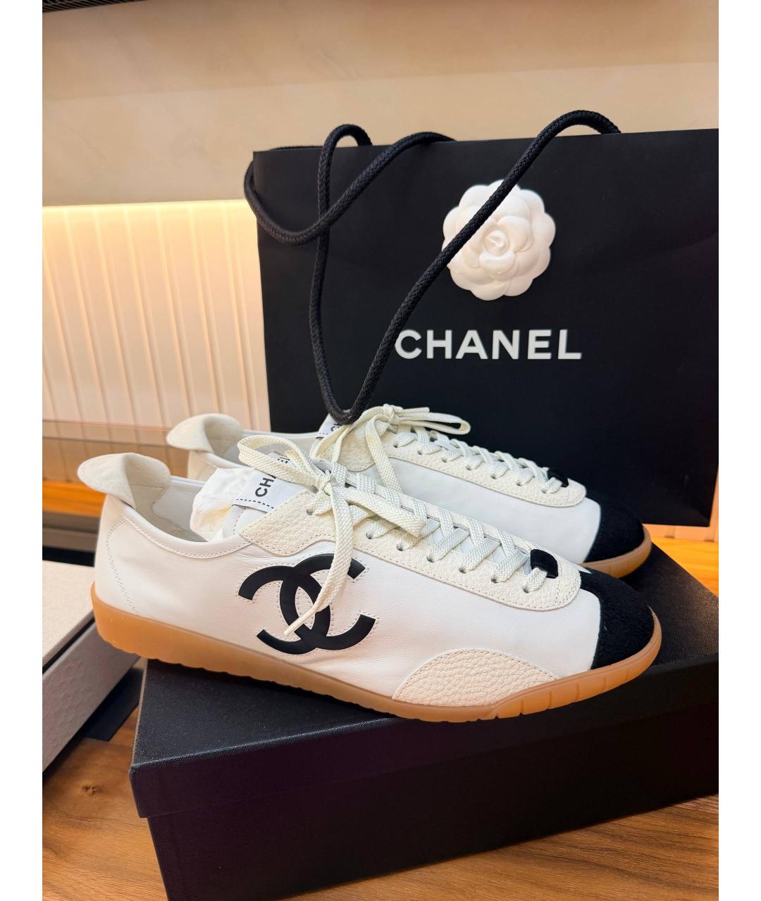 CHANEL Белые кожаные кеды, фото 3