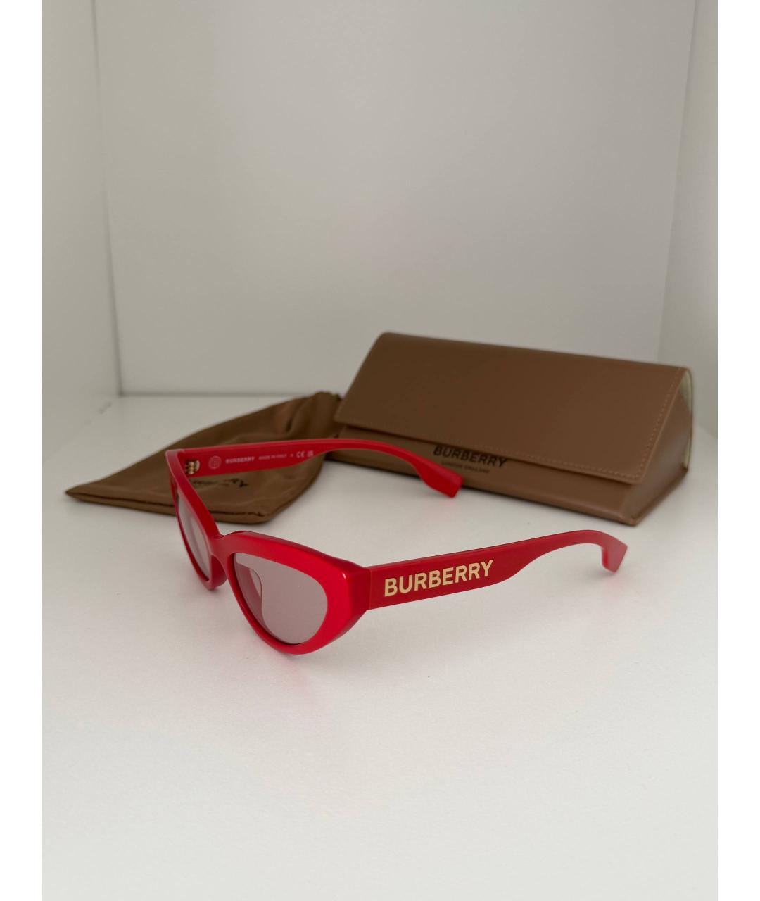 BURBERRY Красные пластиковые солнцезащитные очки, фото 2