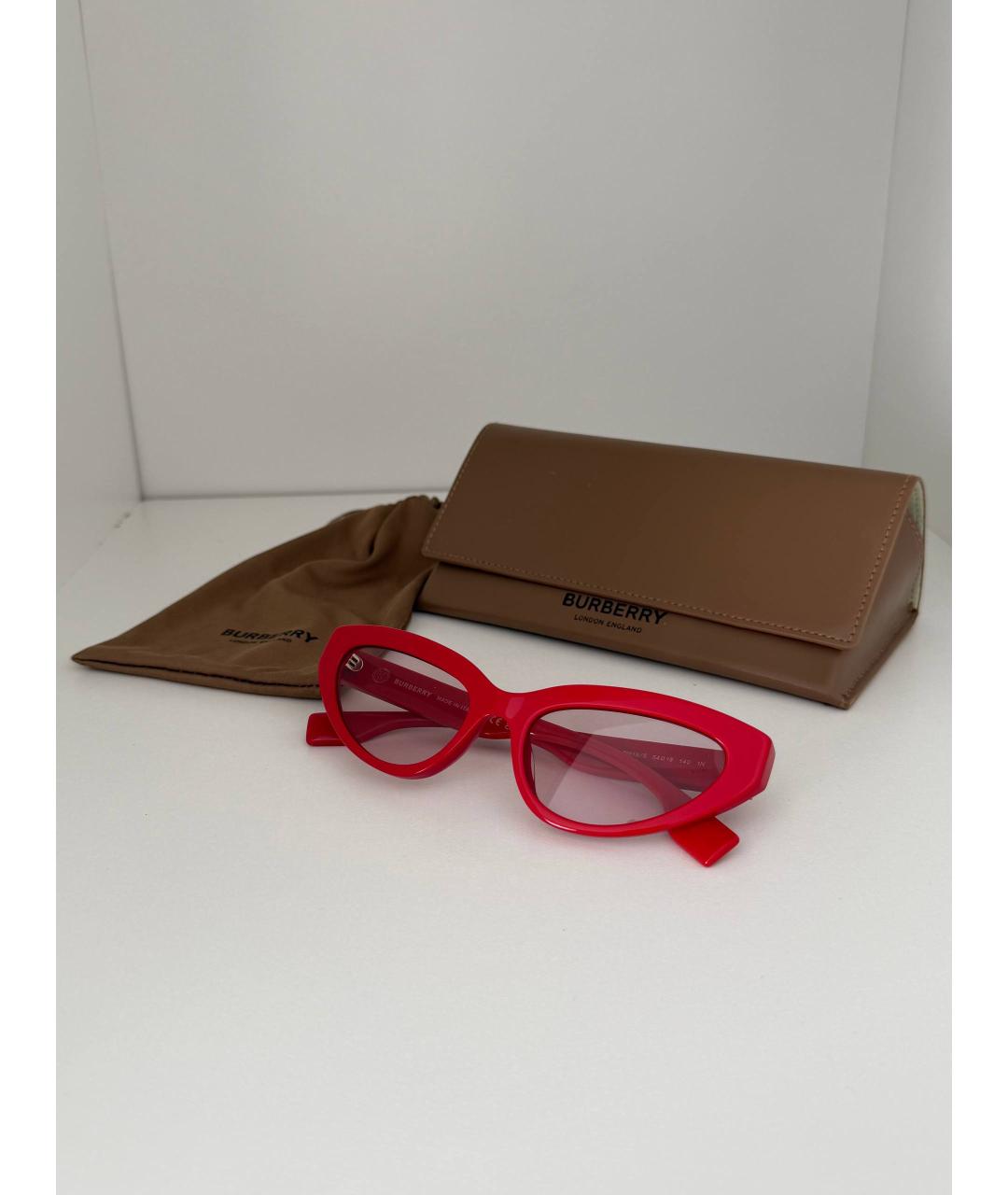 BURBERRY Красные пластиковые солнцезащитные очки, фото 3