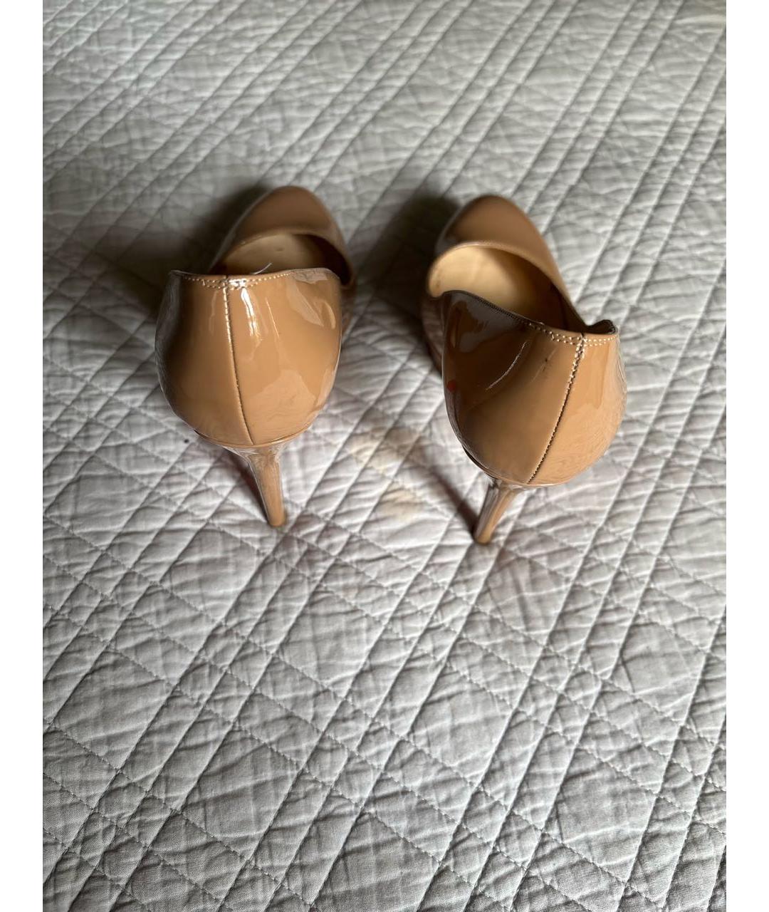 CHRISTIAN LOUBOUTIN Бежевые туфли из лакированной кожи, фото 3