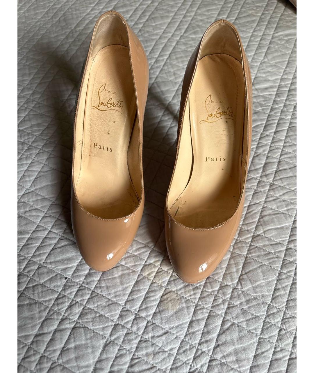 CHRISTIAN LOUBOUTIN Бежевые туфли из лакированной кожи, фото 2