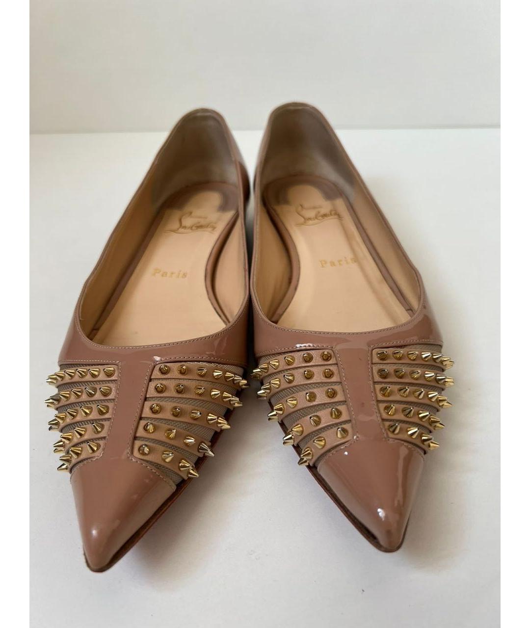CHRISTIAN LOUBOUTIN Бежевые балетки из лакированной кожи, фото 5