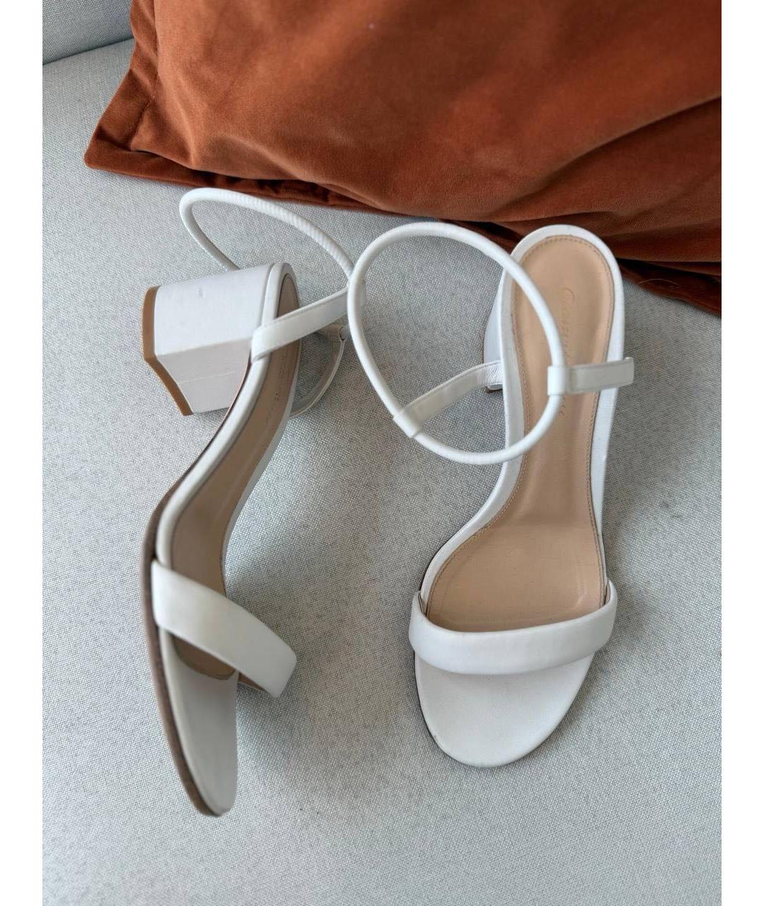 GIANVITO ROSSI Белые кожаные босоножки, фото 6